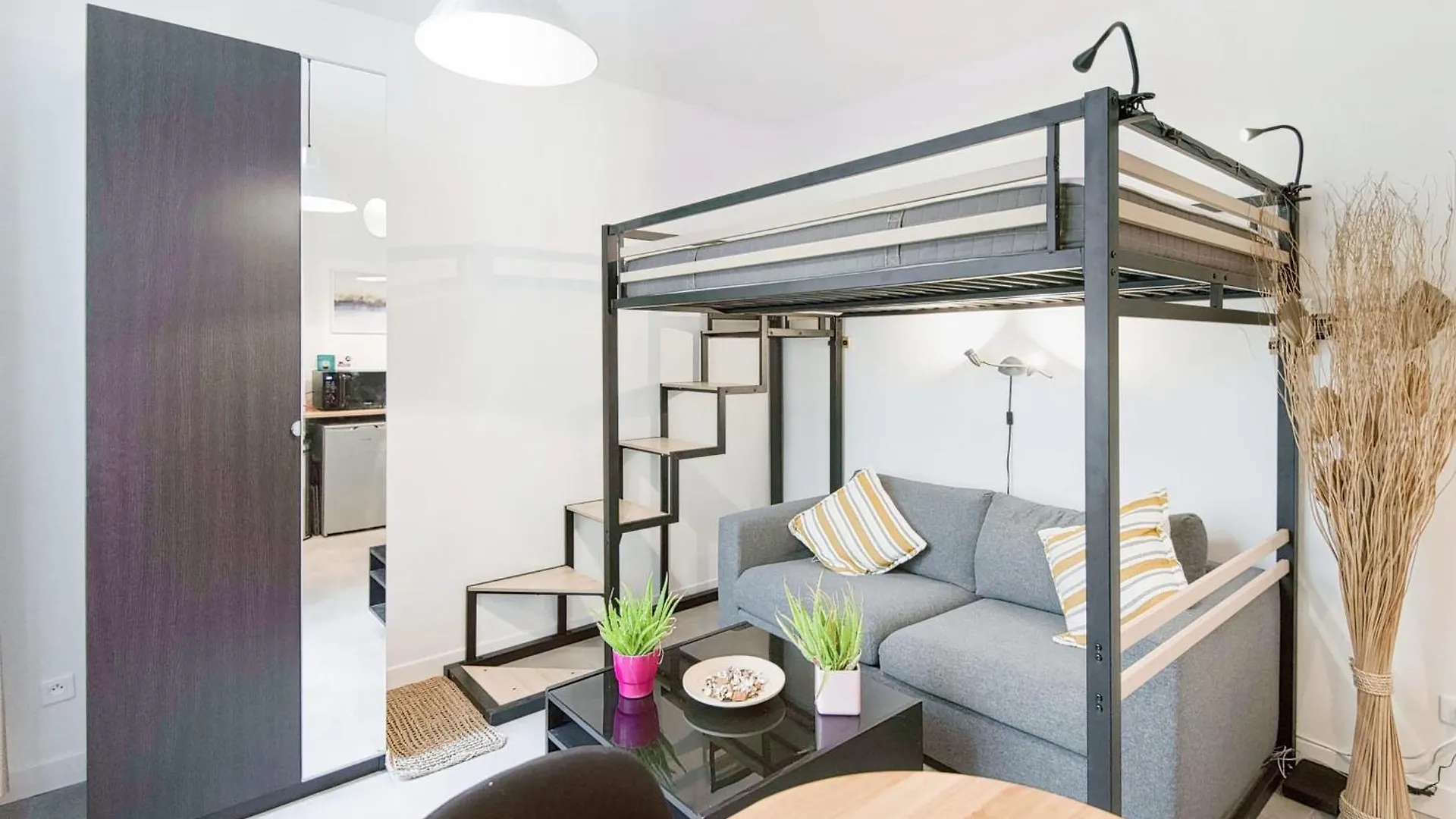 Charming Studio Steps Away From Montmartre Paris