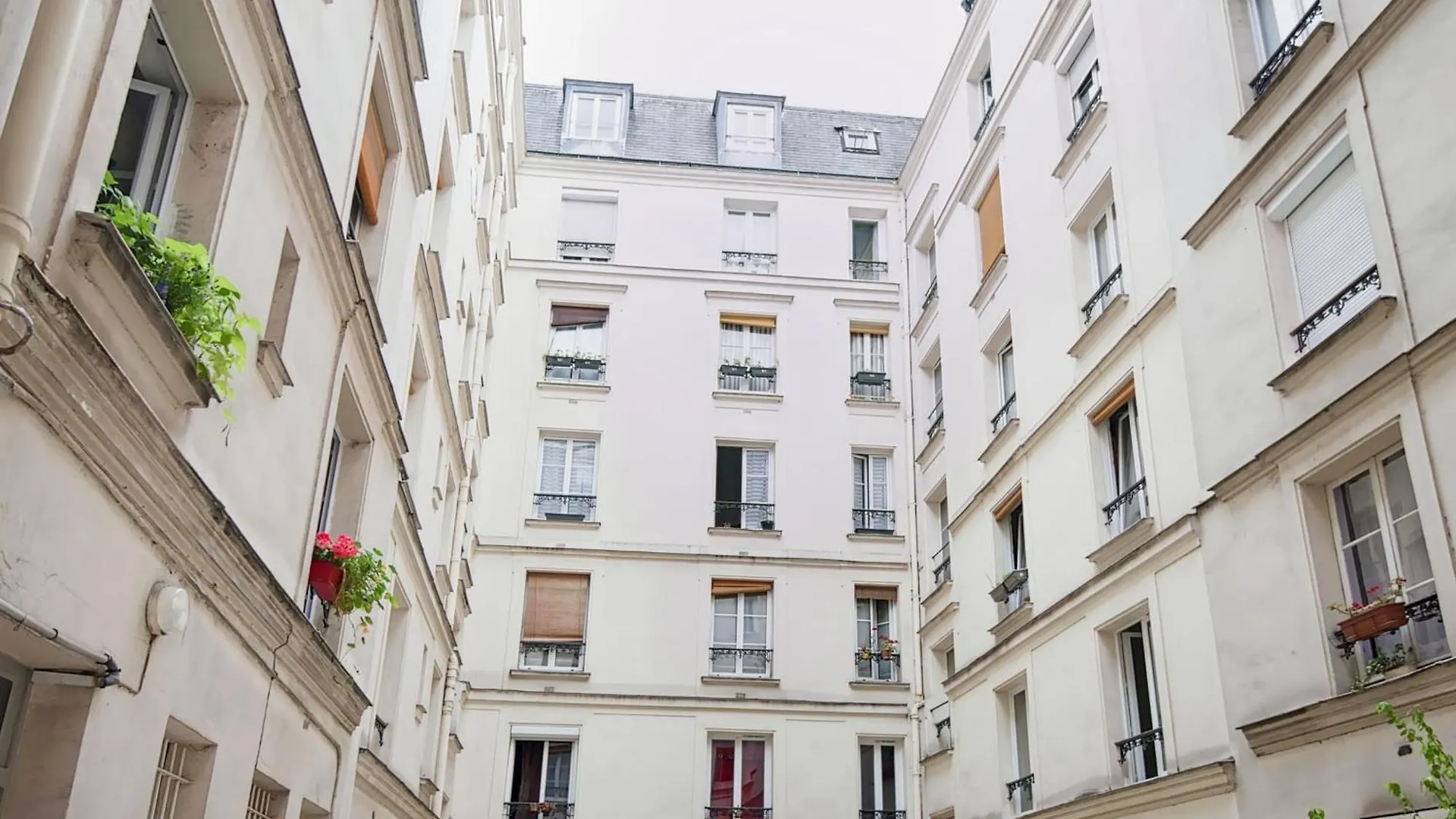 Charming Studio Steps Away From Montmartre Paris 0*,  France